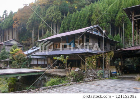 中川北川町的木製倉庫 121152082
