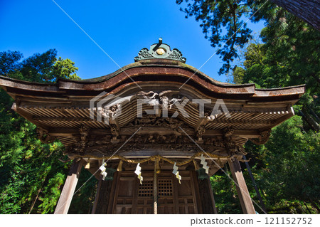 供奉紙神的神社的秋天：岡田神社與大瀧神社 121152752