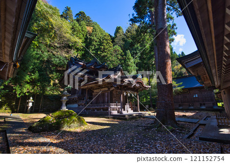 Autumn at the shrines dedicated to the god of paper: Okamoto Shrine and Otaki Shrine 121152754