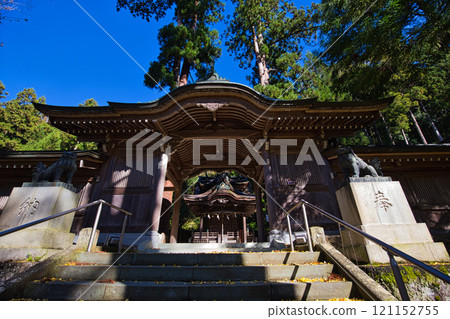供奉紙神的神社的秋天：岡田神社與大瀧神社 121152755