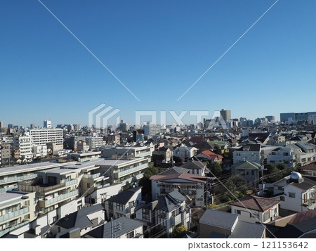 A bird's-eye view of the traditional high-end residential area from the rooftop of an apartment building in Sanno, Ota Ward, Tokyo A bird's-eye view of the traditional high-end residential area from the rooftop of an apartment building in Sanno, Ota Ward, Tokyo 121153642