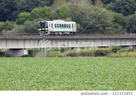 Sekihoku Main Line local train crossing the Tokoro River JR Hokkaido general-purpose diesel railcar H100 DECMO 121153955
