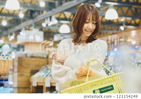 Young woman shopping Young woman shopping 121154249