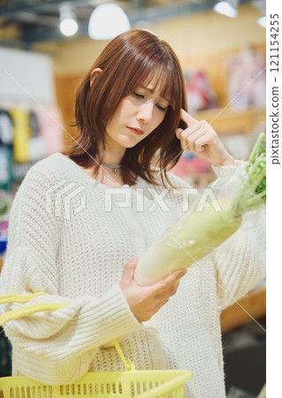 Young woman shopping Young woman shopping 121154255