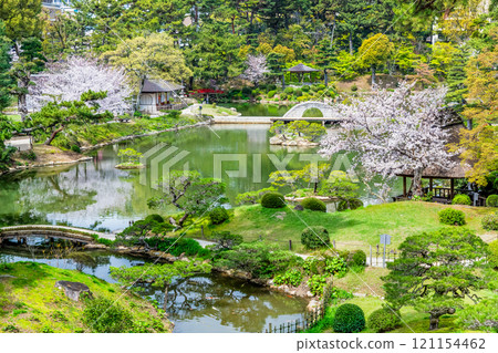 Hiroshima Shukkeien Garden in Spring - Sakuei Pond seen from Geikiho Hiroshima Shukkeien Garden in Spring - Sakuei Pond seen from Geikiho 121154462