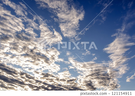 Clouds shining in the sun's oblique rays [Sunset scenery as background material] 121154911