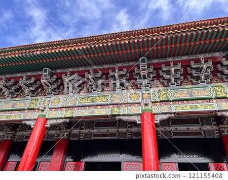 國民革命烈士墓園大會堂在台灣藍天的映襯下熠熠生輝 國民革命烈士墓園大會堂在台灣藍天的映襯下熠熠生輝 121155408