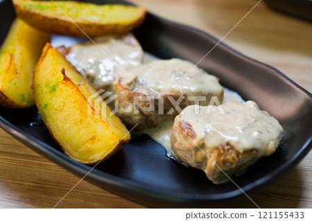 Prepared sirloin medallion with mushrooms sauce and potato 121155433