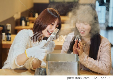 Women eating oysters. Photo courtesy of Pier Bandai. Women eating oysters. Photo courtesy of Pier Bandai. 121155508