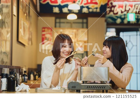 Women eating oysters. Photo courtesy of Pier Bandai. Women eating oysters. Photo courtesy of Pier Bandai. 121155525