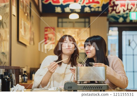 Women eating oysters. Photo courtesy of Pier Bandai. Women eating oysters. Photo courtesy of Pier Bandai. 121155531