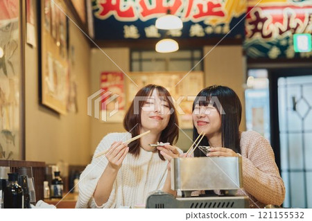 Women eating oysters. Photo courtesy of Pier Bandai. Women eating oysters. Photo courtesy of Pier Bandai. 121155532