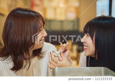 Women eating oysters. Photo courtesy of Pier Bandai. 121155535