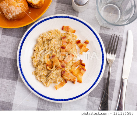 Oatmeal porridge served with fried lard 121155593