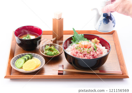 Negitoro rice bowl (seared tuna rice bowl) 121156569