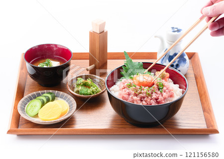 Negitoro rice bowl (seared tuna rice bowl) 121156580