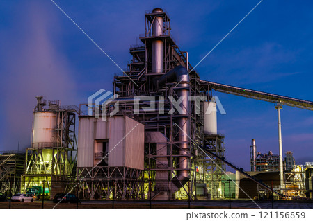 Morning view of the Kitakyushu factory (Kanda Biomass Energy) [Kitakyushu City, Fukuoka Prefecture] 121156859