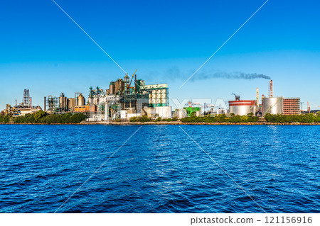 Morning view of Kitakyushu Factory (Nippon Steel Sumikin Chemical) [Kitakyushu City, Fukuoka Prefecture] 121156916