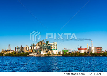 Morning view of Kitakyushu Factory (Nippon Steel Sumikin Chemical) [Kitakyushu City, Fukuoka Prefecture] 121156918