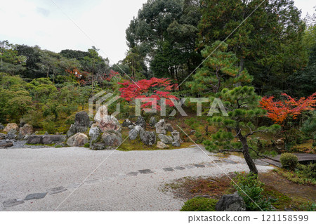 Konchi-in Temple in Nanzen-ji Temple, Kyoto, is home to the Toshogu Shrine, which enshrines the remains of Tokugawa Ieyasu's hair. 121158599