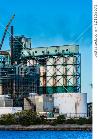 Morning view of Kitakyushu Factory (Nippon Steel Sumikin Chemical) [Kitakyushu City, Fukuoka Prefecture] 121158673