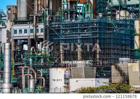 Morning view of Kitakyushu Factory (Nippon Steel Sumikin Chemical) [Kitakyushu City, Fukuoka Prefecture] 121158678