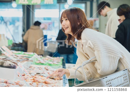 Young woman shopping at the market Young woman shopping at the market 121158868