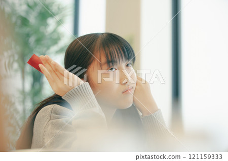 無法專心學習的女高中生 無法專心學習的女高中生 121159333