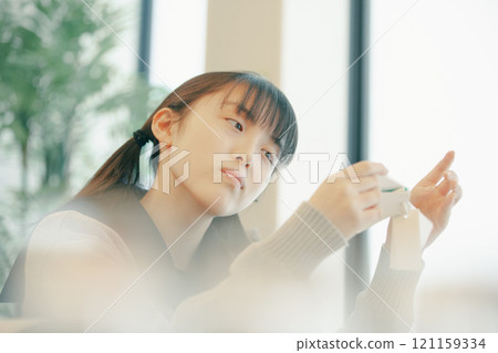 無法專心學習的女高中生 121159334