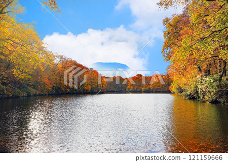 Beautiful autumn scenery of Kamaike Pond and the surrounding area Beautiful autumn scenery of Kamaike Pond and the surrounding area 121159666