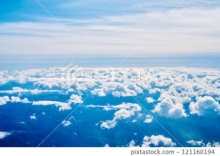 A magnificent view of a sea of clouds spreading out against the blue sky 121160194