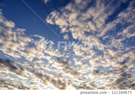 Clouds shining in the sun's oblique rays [Sunset scenery as background material] 121160673