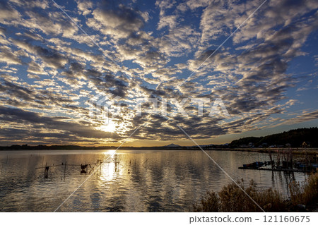 日沼與筑波山的夕陽美景【茨城縣茨城町大澤町鼻側】 121160675