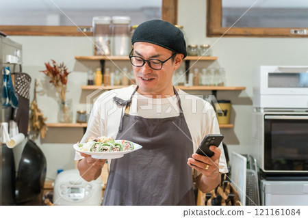 男性員工/咖啡館/餐廳/酒吧老闆 男性員工/咖啡館/餐廳/酒吧老闆 121161084