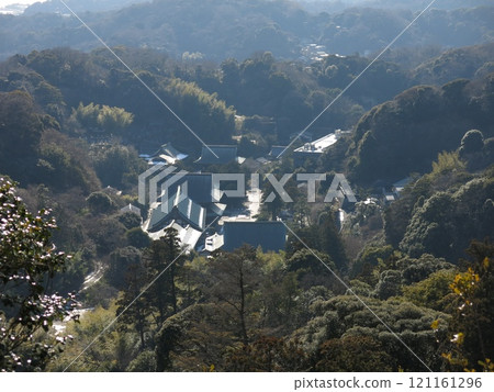 從鎌倉市勝城軒展望台看到的建長寺院內 121161296