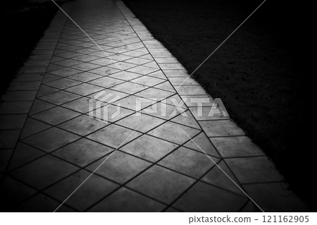 Cobbled street 121162905