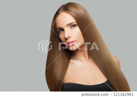 Cute brunette woman looking at cemera, fashion beauty portrait. 121162961