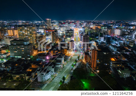 從群馬縣高崎市高崎市政廳展望台看到的高崎站夜景 從群馬縣高崎市高崎市政廳展望台看到的高崎站夜景 121164256