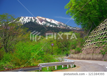 View of Mt. Ontake from the Mitake Skyline with its fresh greenery 121164393