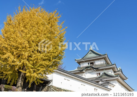 Wakayama Castle tower on a clear day in autumn, Wakayama City, Wakayama Prefecture Wakayama Castle tower on a clear day in autumn, Wakayama City, Wakayama Prefecture 121165193
