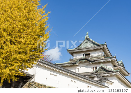 Wakayama Castle tower on a clear day in autumn, Wakayama City, Wakayama Prefecture 121165197
