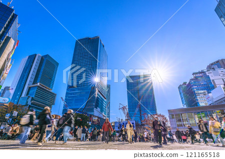 日本東京市景12月...早晨的陽光...擁擠的澀谷十字路口...新時代的好運=7日，澀谷 121165518
