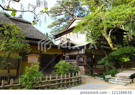 [Ishikawa Prefecture] Yugaotei and Miyoshian Main Building in Kenrokuen, Kanazawa City 121166638