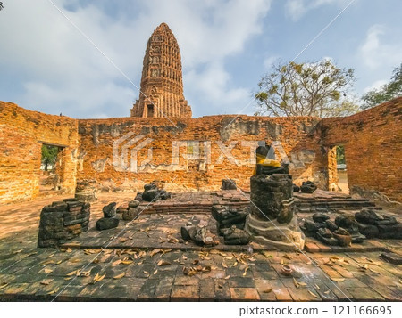 Wat Worachet ancient ruin temple in Ayutthaya, Thailand Wat Worachet ancient ruin temple in Ayutthaya, Thailand 121166695