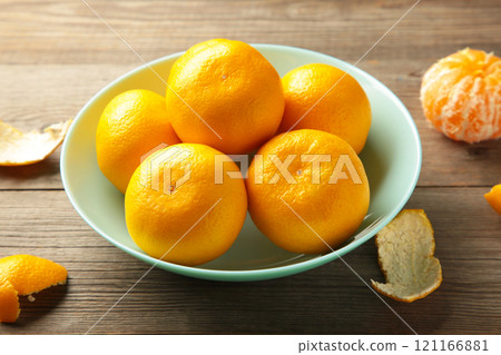 Fresh mandarin oranges fruit on mint bowl on grey wooden background. 121166881