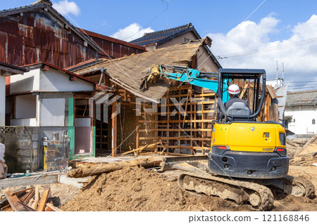 Demolition of an old wooden house 121168846