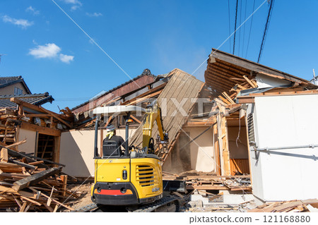 Demolition of an old wooden house 121168880