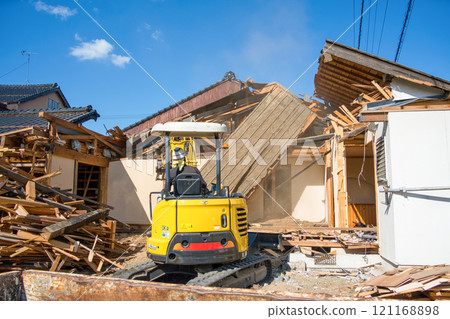 Demolition of an old wooden house 121168898