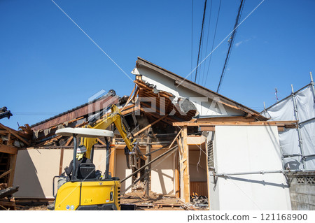 Demolition of an old wooden house 121168900