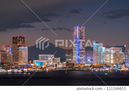 《神奈川縣》橫濱港未來夜之夜特別燈光夜景 《神奈川縣》橫濱港未來夜之夜特別燈光夜景 121169851